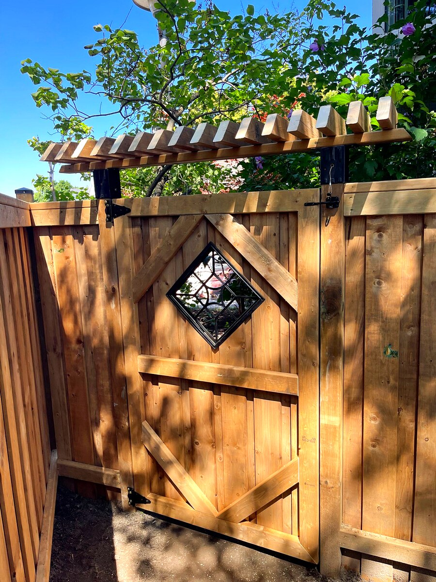 Cedar Gate with Pergola Header
