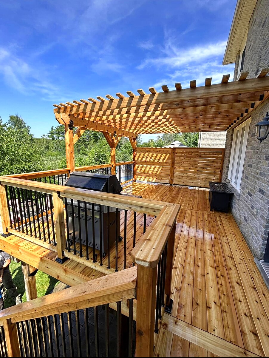 Cedar Deck with Pergola and Privacy Screen