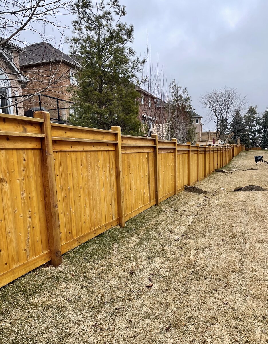 Cedar Cap-Rail Fence Large Yard