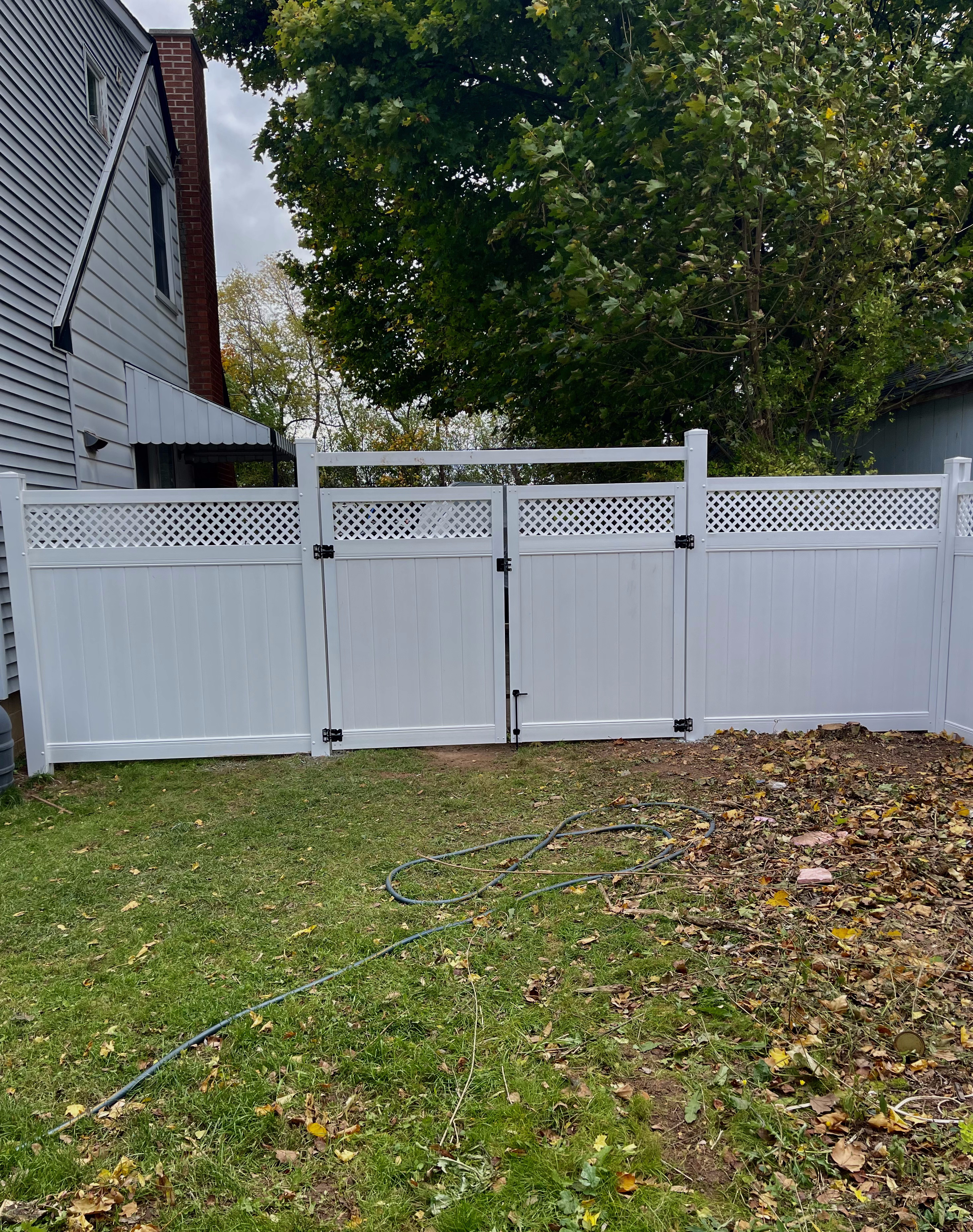 Vinyl Fence with Gate