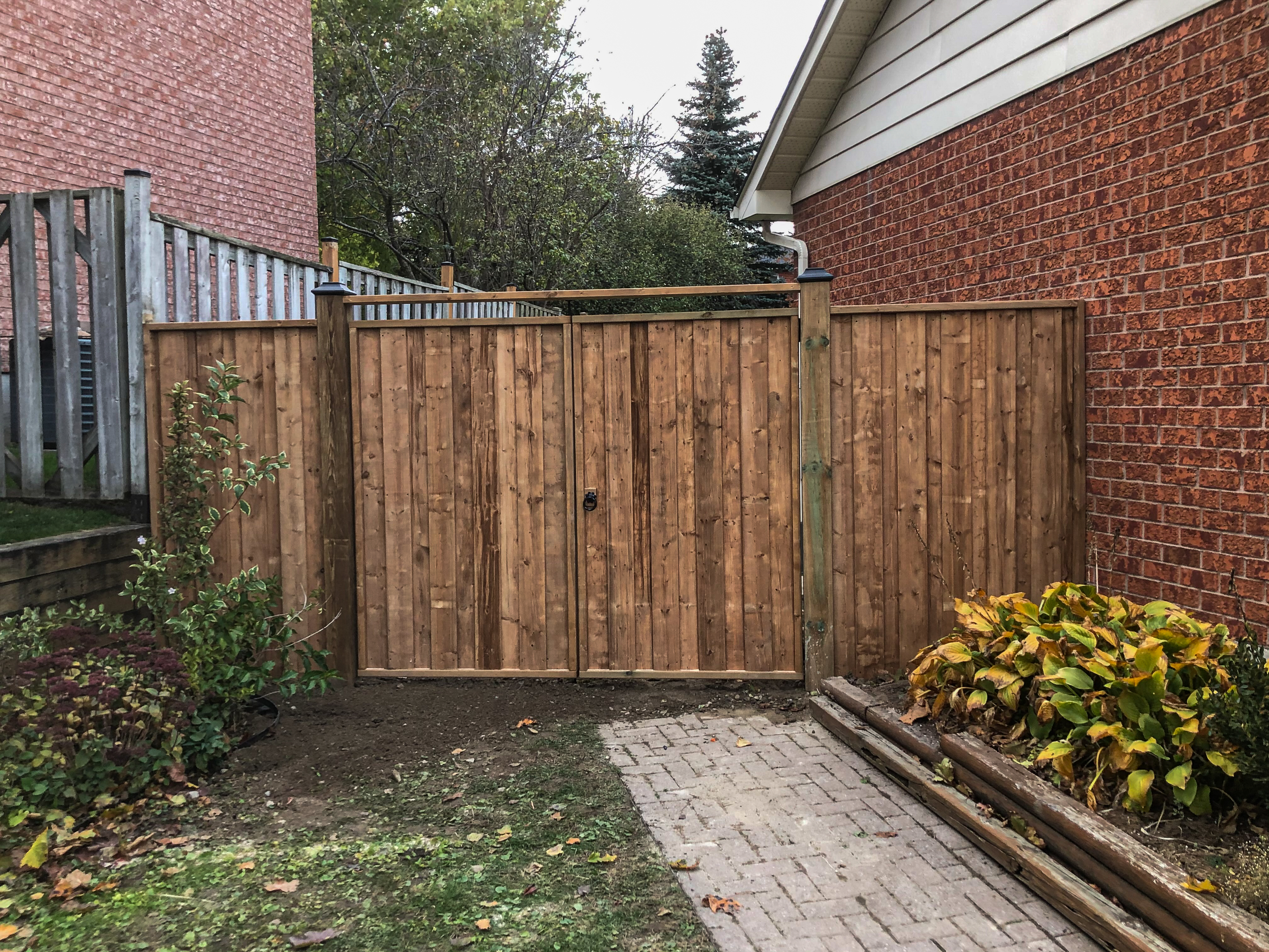 Gate