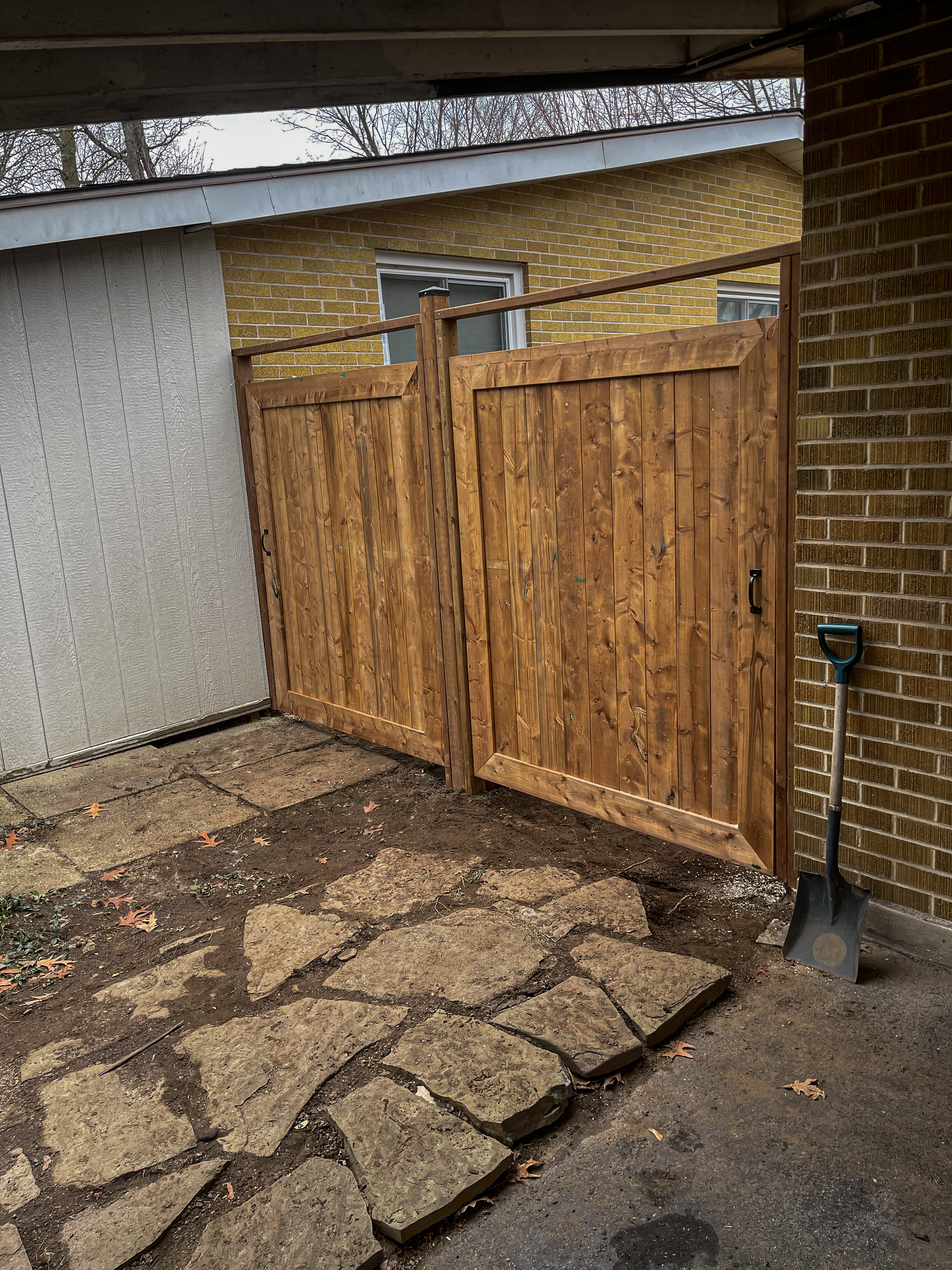 Gate