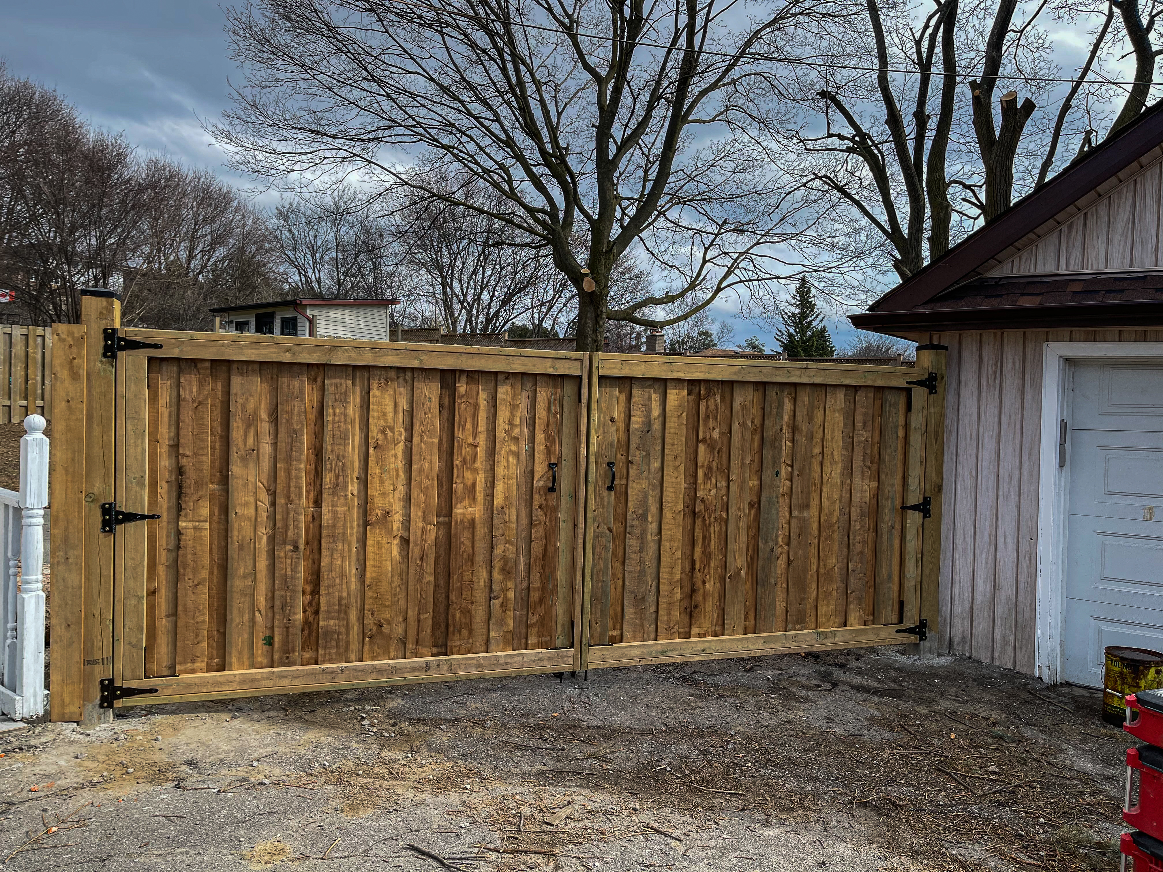 Gate