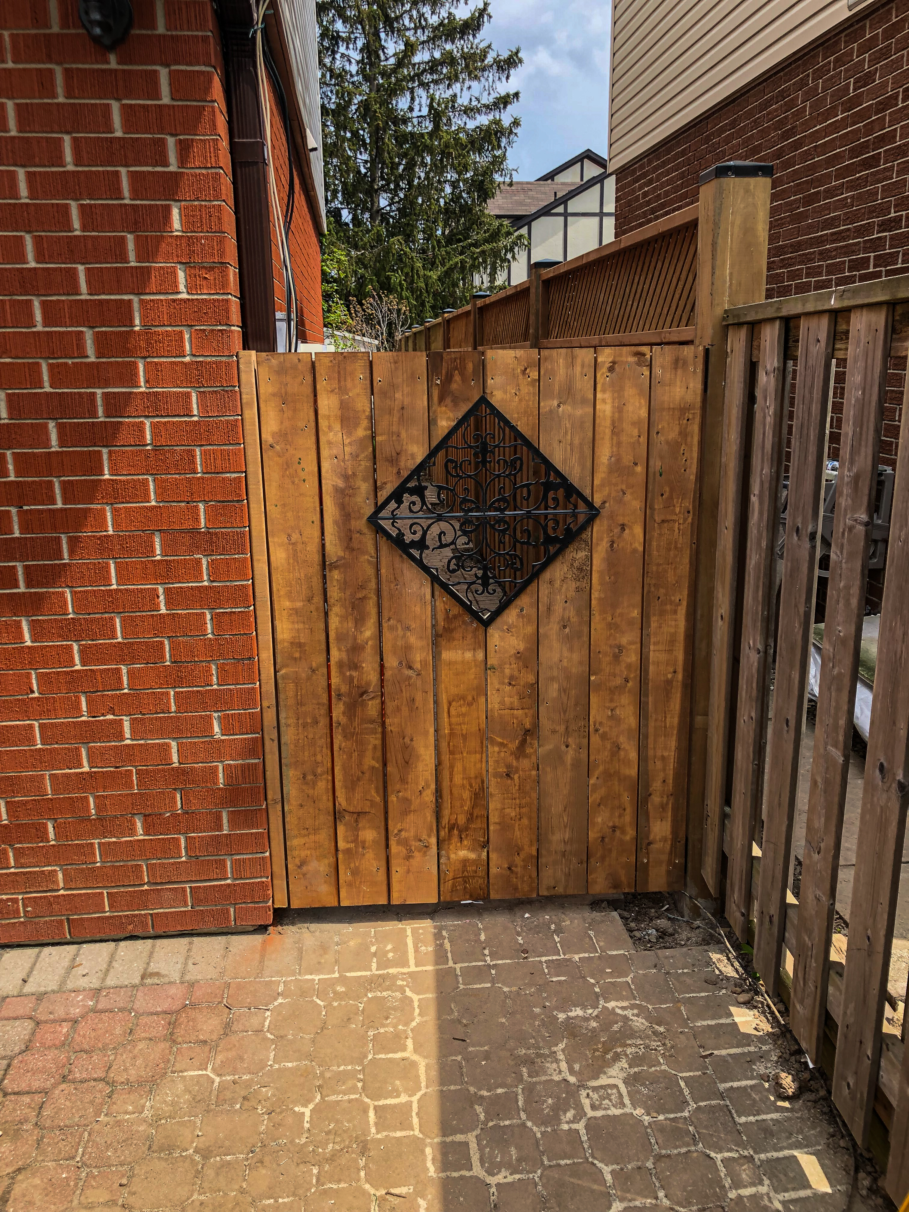 Gate